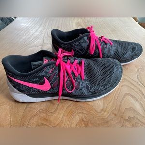 Nike Free 5.0 Black / Gray / Pink Running Shoes Women's Size 10 (705347-061)